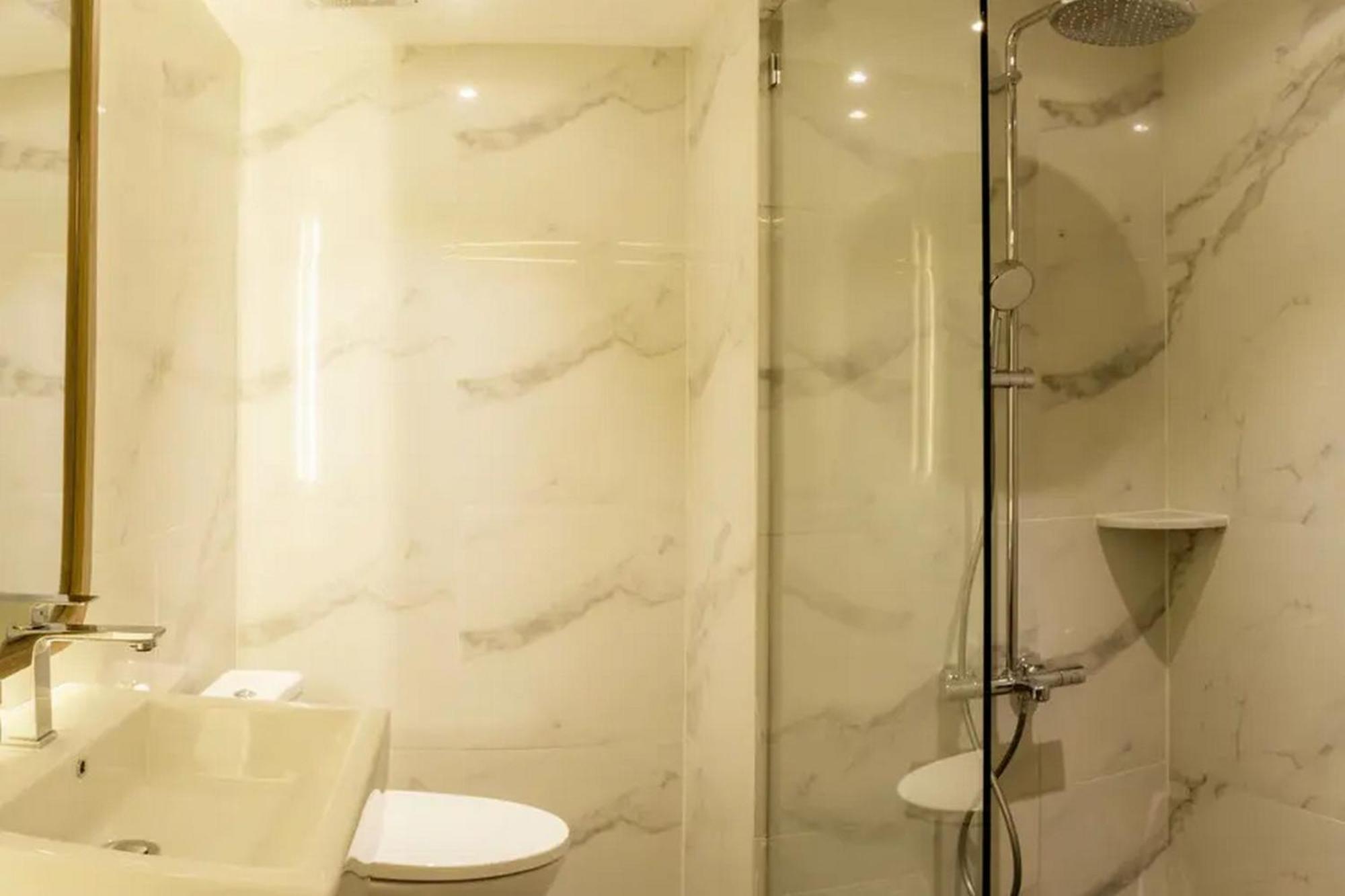 Redliving Apartemen Premium Exclusive Seturan ジョグジャカルタ エクステリア 写真