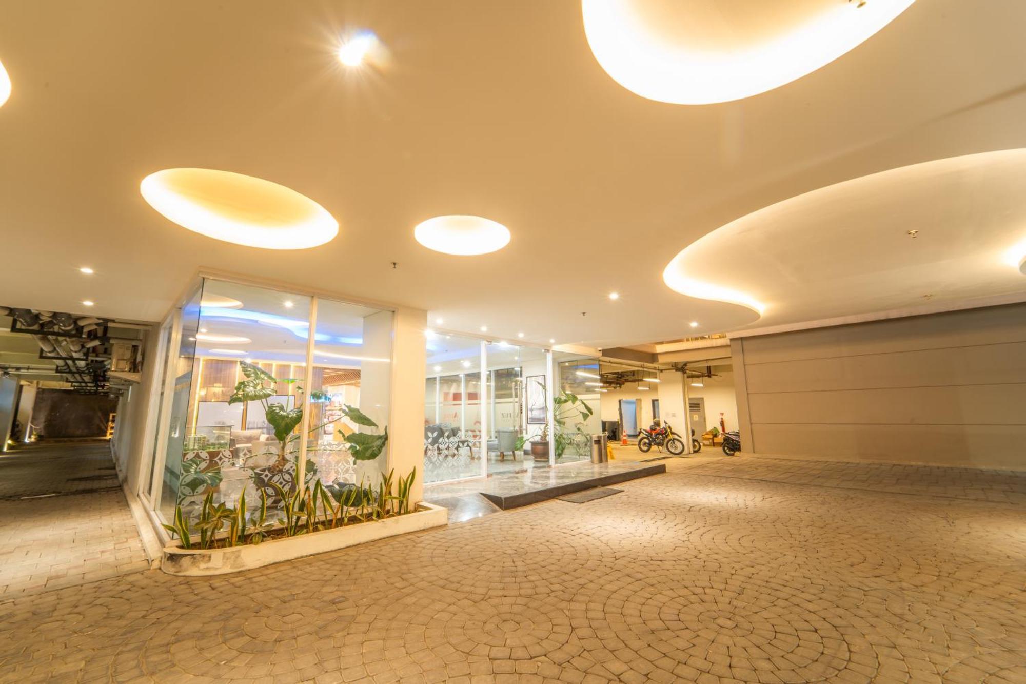Redliving Apartemen Premium Exclusive Seturan ジョグジャカルタ エクステリア 写真